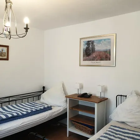 Luchs Hostel *