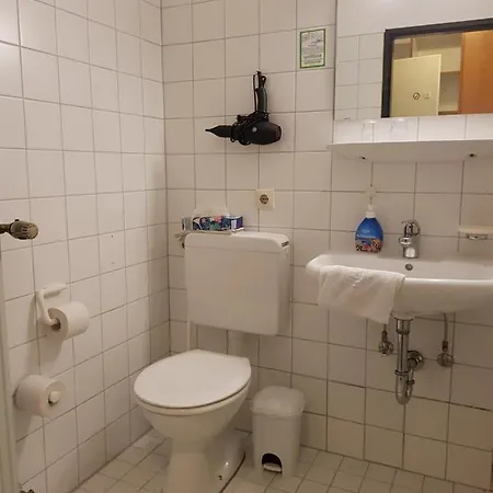 Luchs Hostel *